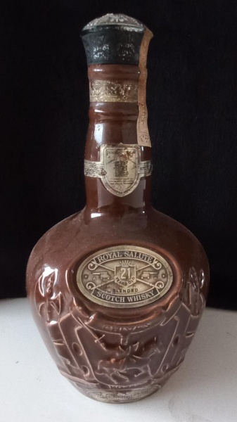 GARRAFA OLD RARITY DELUXE SCOTCH WHISKY COM SELO DE CERA.