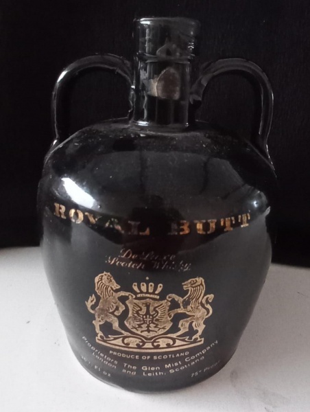 GARRAFA OLD RARITY DELUXE SCOTCH WHISKY COM SELO DE CERA.
