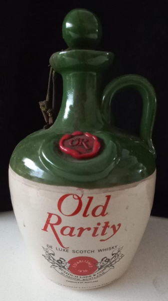 GARRAFA OLD RARITY DELUXE SCOTCH WHISKY COM SELO DE CERA.