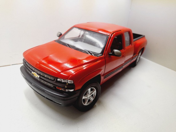 Miniatura em metal Chevrolet Silverado 1999 - Marca: Welly