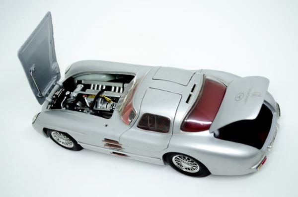 Miniatura Mercedes Benz 300 SLR escala 1/18 marca Maist