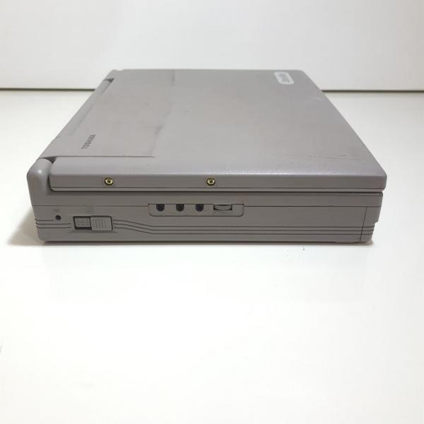 ノートPC TOSHIBA Antigo e vintage Notebook Toshiba Satellite anos 80 sem a fonte