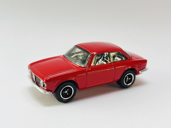 MATCHBOX - ALFA ROMEO GIULIA SPRINT GTA 1965 - MATTEL INC. 2006
