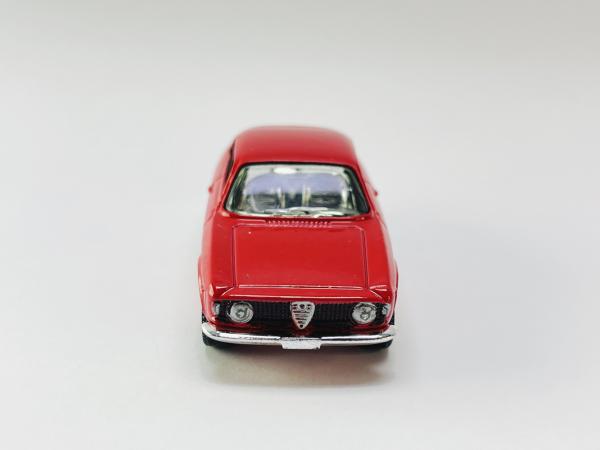 MATCHBOX - ALFA ROMEO GIULIA SPRINT GTA 1965 - MATTEL INC. 2006