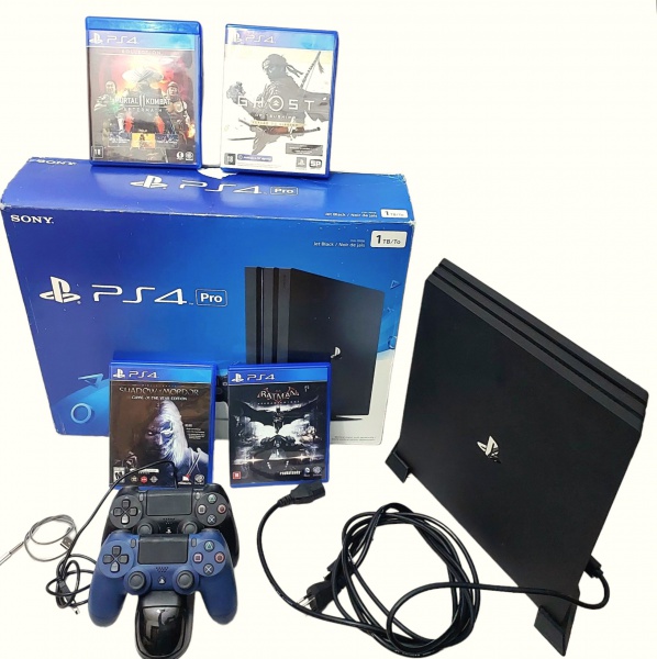 Vendo PS4 PRO 1 Tera com caixa original + 4 jogos - Videogames