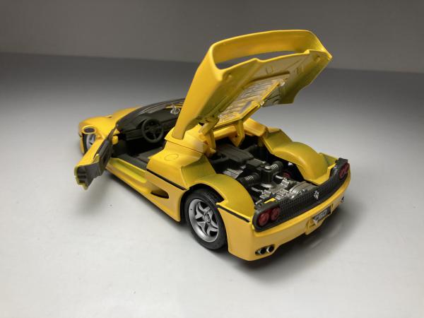 Ferrari F50 Maisto Amarela Escala 1/24 miniatura em met