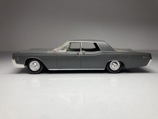 Lincoln Continental Cinza Escala 1/24 Miniatura de Plas