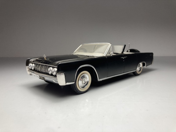 102-024 BOS 1/18 リンカーン Continental ブラック Lincoln Continental Preto Escala 1/24 Miniatura de Plas