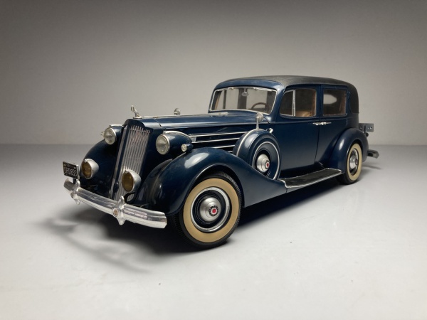 1933 V16 Cadillac Town Car Verde Escala 1/16 Miniatura