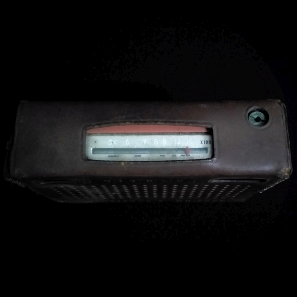 Rádio HITACHI Transistor 8 WH-822H (17x11x5,5cm)