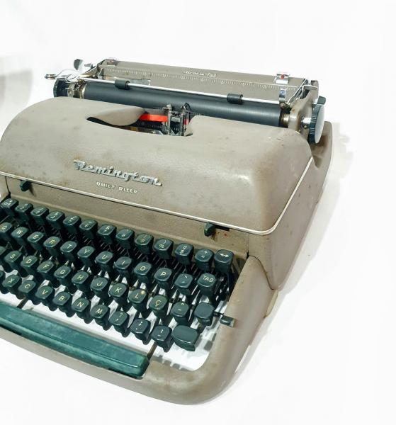 REMINGTON - Antiga e clássica máquina de escrever de ót