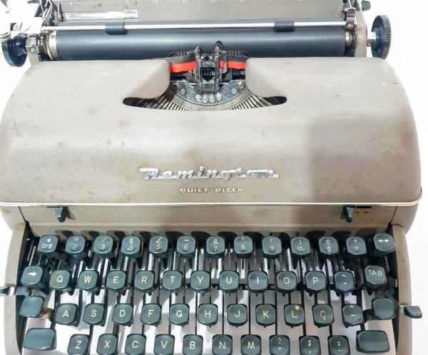 REMINGTON - Antiga e clássica máquina de escrever de ót