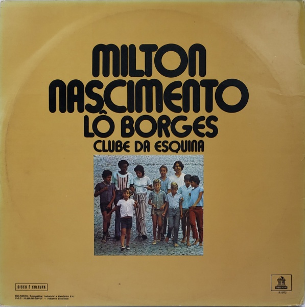 Capa do álbum 'Clube da Esquina' de 1972, com a foto icônica dos dois meninos na estrada de terra.