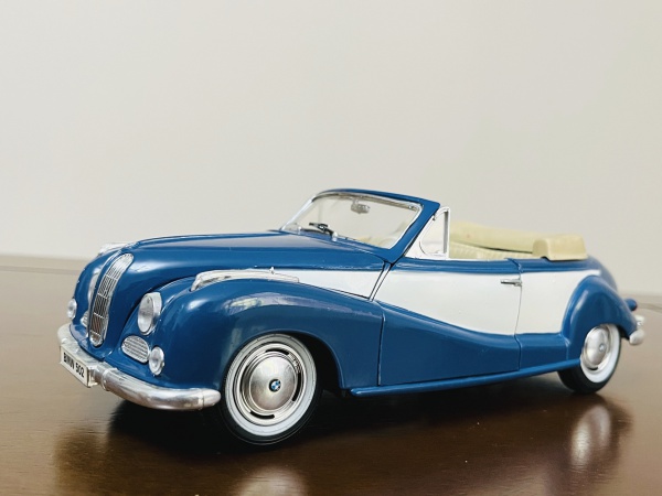 MAISTO - BMW 502 1955 - MADE IN THAILAND - ESCALA 1/18 - bem