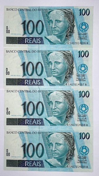2 notas de 100 reais 2° Família do real sequenciais-JI - Trato Feito Sao  Paulo numismática, colecionáveis e Cafeteria
