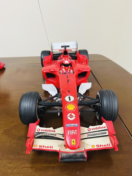 MEIJAXIN TOYS R/C - FERRARI F2005 - ESCALA 1/10, Medindo 45 cm