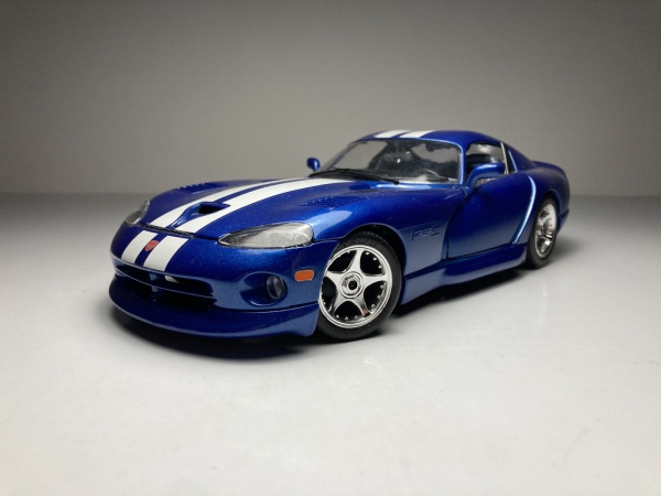 Dodge Viper GTS Coupé (1996) Azul - Burago *Possui caix
