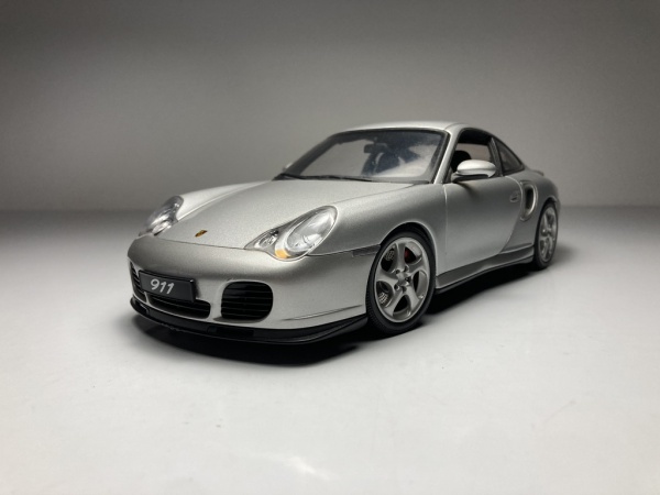Porsche 911 996 Turbo Prata - AutoArt Escala 1/18 minia