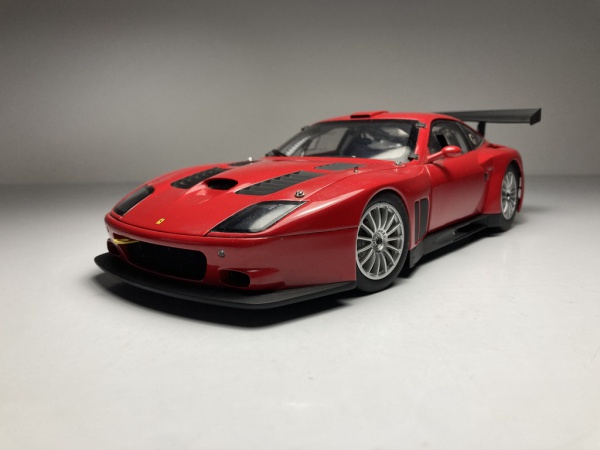 Ferrari 575 GTC Vermelha - Kyosho *Possui caixa origina