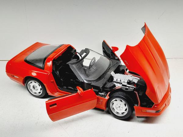 Miniatura em metal Chevrolet Corvette ZR1 1992 - Marca: Maisto