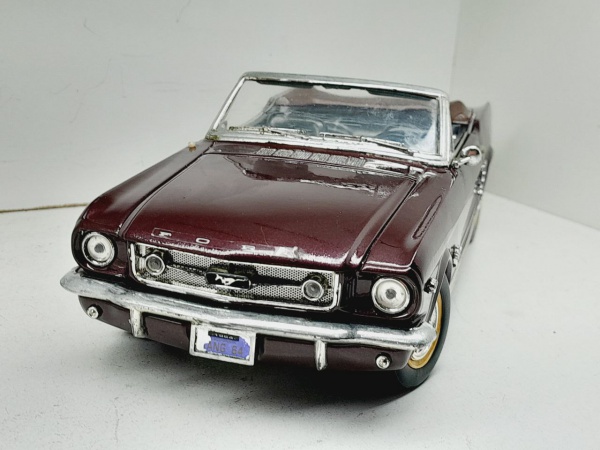 Miniatura em metal Mustang 1965 - Marca: Mira - Escala: 1/18