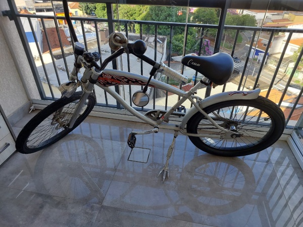 Bicicleta Caloi Drag Chopper com velocímetro, freio tor