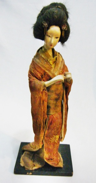 BONECA JAPONESA DE COLEÇÃO Antiga boneca Japonesa, representando