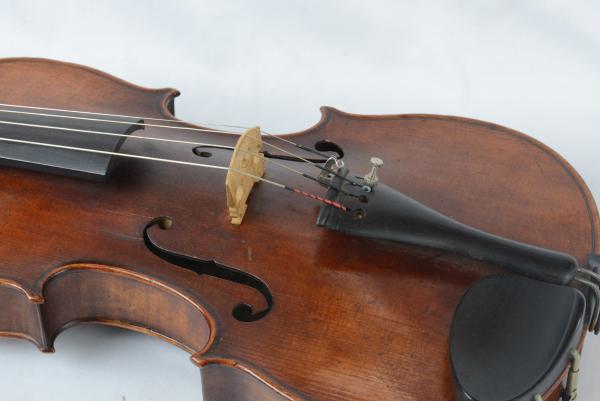 Antigo violino com a marca Nicolaus Amatus fecit in Cremona - 1640