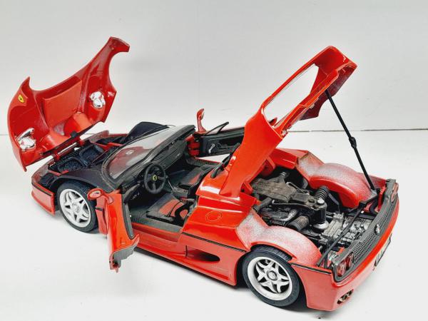 Miniatura em metal Ferrari F50 - Marca: Maisto - Escala: 1/18