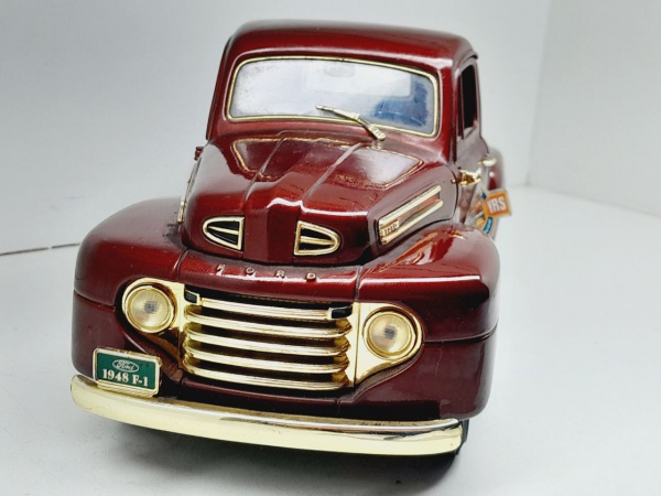Miniatura em metal 1948 Ford F-1 Pickup - Marca: Road Legends