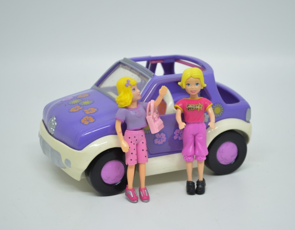 02 Bonecas Polly Pocket (2001) com carro roxo e acessór