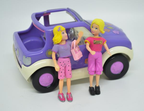 02 Bonecas Polly Pocket (2001) com carro roxo e acessór