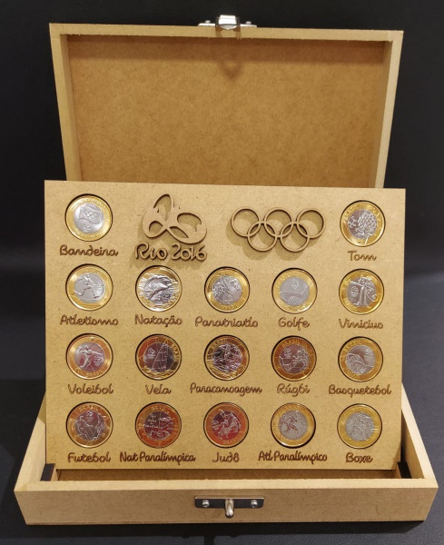 Expositor MDF com as 17 Moedas das Olimpíadas Rio 2016