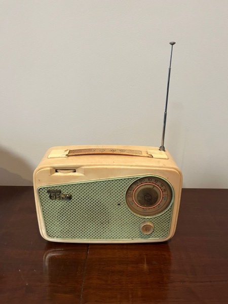 Raríssimo Radio Baquelite trans Semp Toshiba Medidas aproximadas