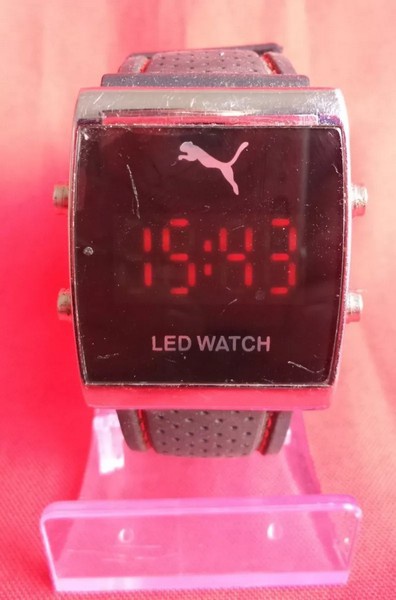 RELÓGIO DE PULSO MARCA PUMA- LED WATCH, MODELO RETRÔ, FUNCIONANDO