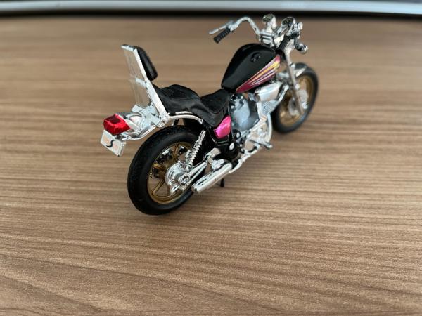 Miniatura moto Yamaha Virago XV 1100. Escala 1/18. Apro