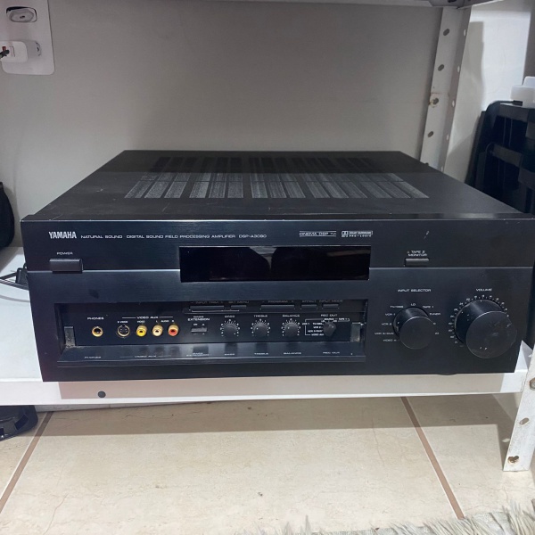 YAMAHA - AMPLIFICADOR RECEIVER MODELO DSP A3090. FUNCIONANDO, NÃO