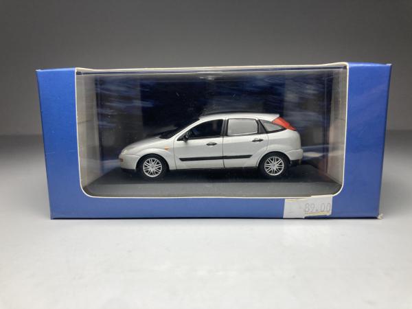 Ford Focus Cinza - Minichamps Escala 1/43 miniatura em