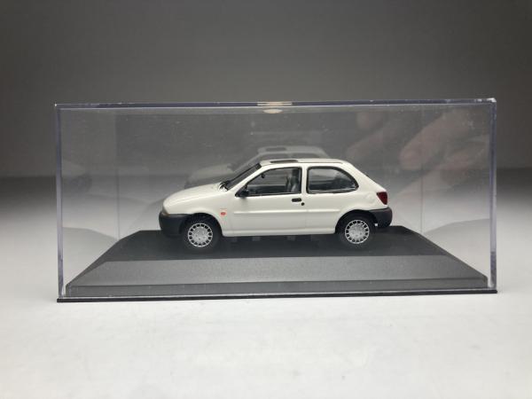 Ford Fiesta Branco *Falta Retrovisor- Minichamps Escala