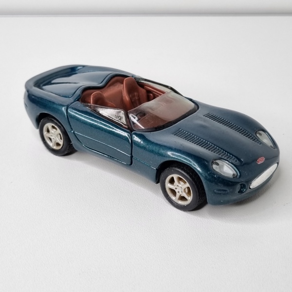 MAISTO - Jaguar XK180 - Escala 1/37 - Miniatura em meta