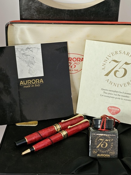 Canetas . Caneta Original Montblanc, linha Mozart.  Cor burgundy foto 3