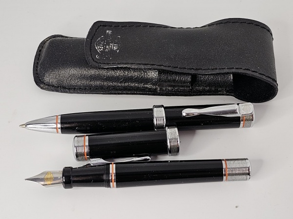 Canetas . Caneta Original Montblanc, linha Mozart.  Cor burgundy foto 4