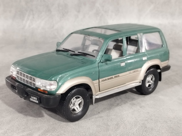 Toyota Land Cruiser, 1:18, Produto sendo vendido