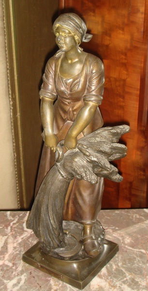 A.J. SCOTTE (1885 / 1915)Rara Escultura francesa  em bronze "Moissonneuse "-  do final do Século. XIX  assinada e em impecável estado. Medidas
