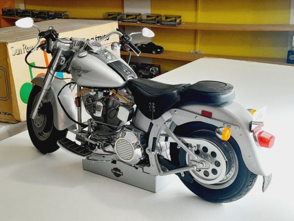 Miniatura em metal Harley Davidson FatBoy - Marca: DeAgostini