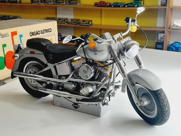 Miniatura em metal Harley Davidson FatBoy - Marca: DeAgostini
