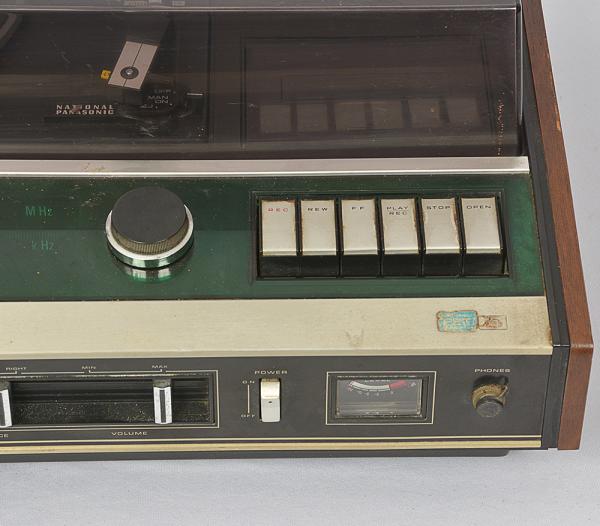 VINTAGE - Antigo rádio vitrola National Panasonic Model SG- 1050A