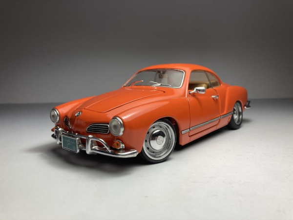自動車 road legends Volkswagen Karmann Ghia1/18 road legends Volkswagen Karmann Ghia1/18 Volkswagen Karmann Ghia