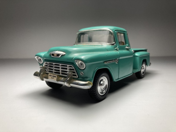 No197 ミニカー1/24 CHEVROLET APACHE PICKUP Chevy Apache Fleetside