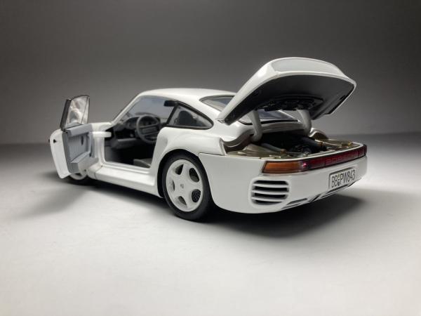 Motorbox Exoto 1/18 Scale Diecast DC21823P - Porsche 959